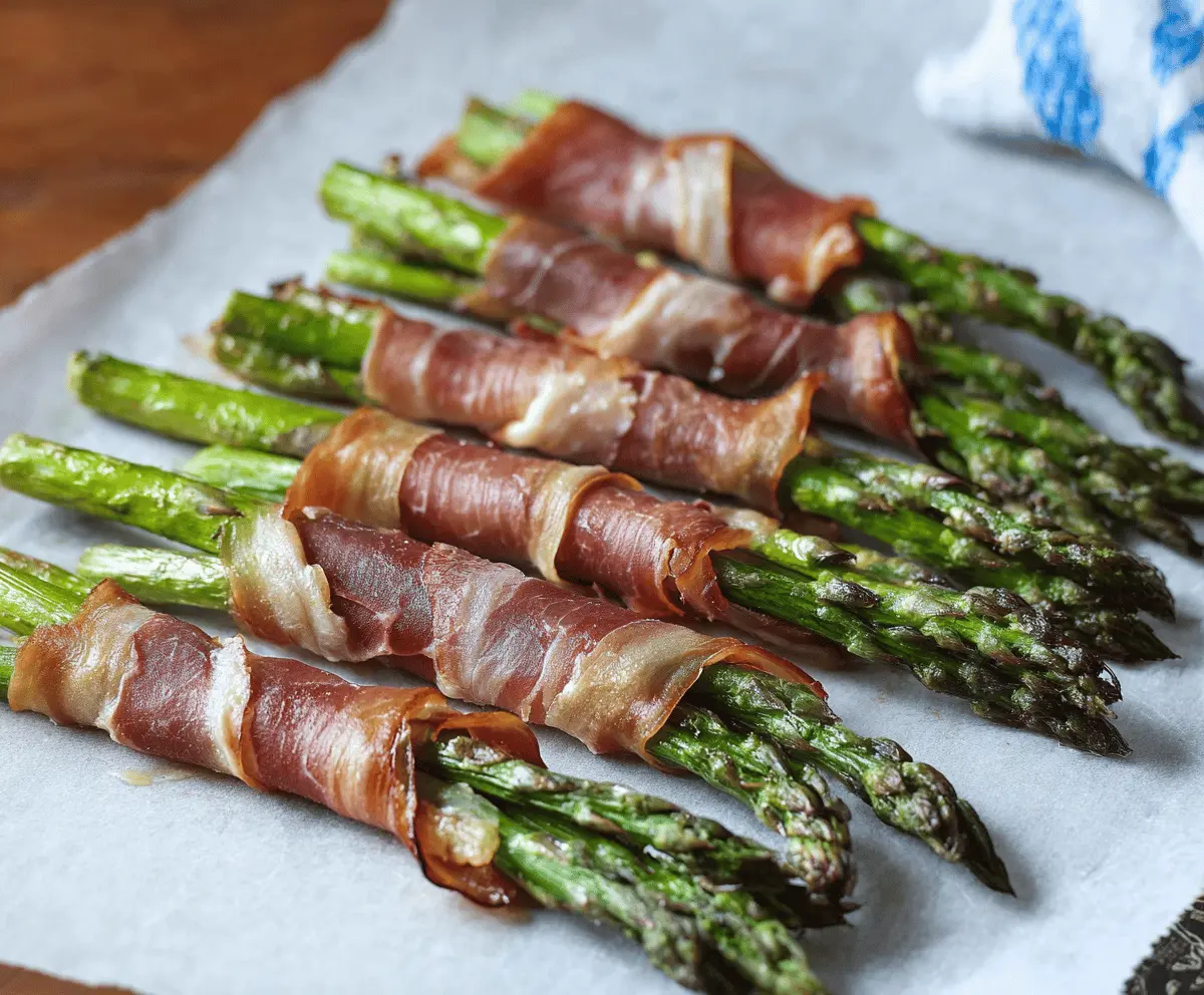 Delicious prosciutto-wrapped asparagus spears, perfect for appetizers or snacks.